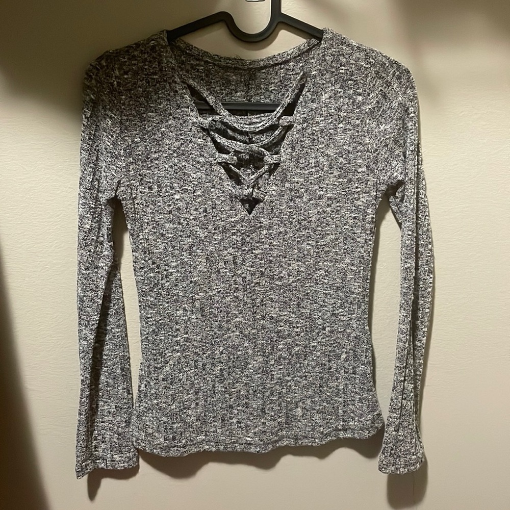 Detailed v neck sweater